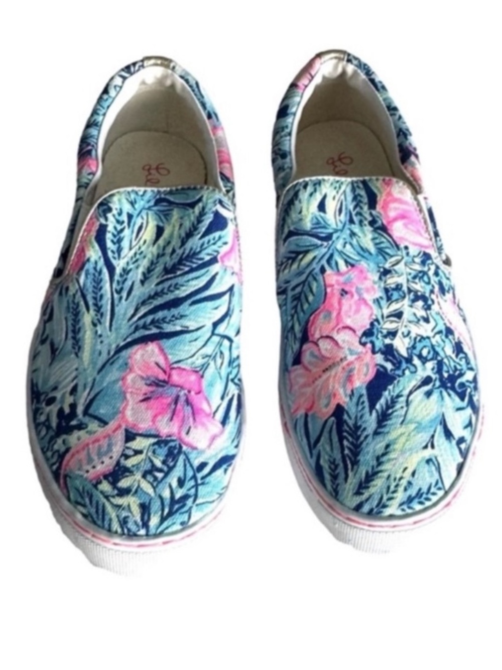EUC Like New Lilly Pulitzer Lazuli Julie Sneakers
Beach Club Blooms  Size 8.5